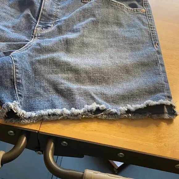 Seven7 Classic Blue Jean Cutoff Shorts - Picture 3 of 4